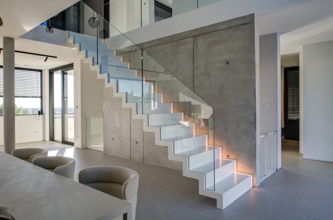 faltwerktreppe-weiss-led-beleuchtung-2023-04-2